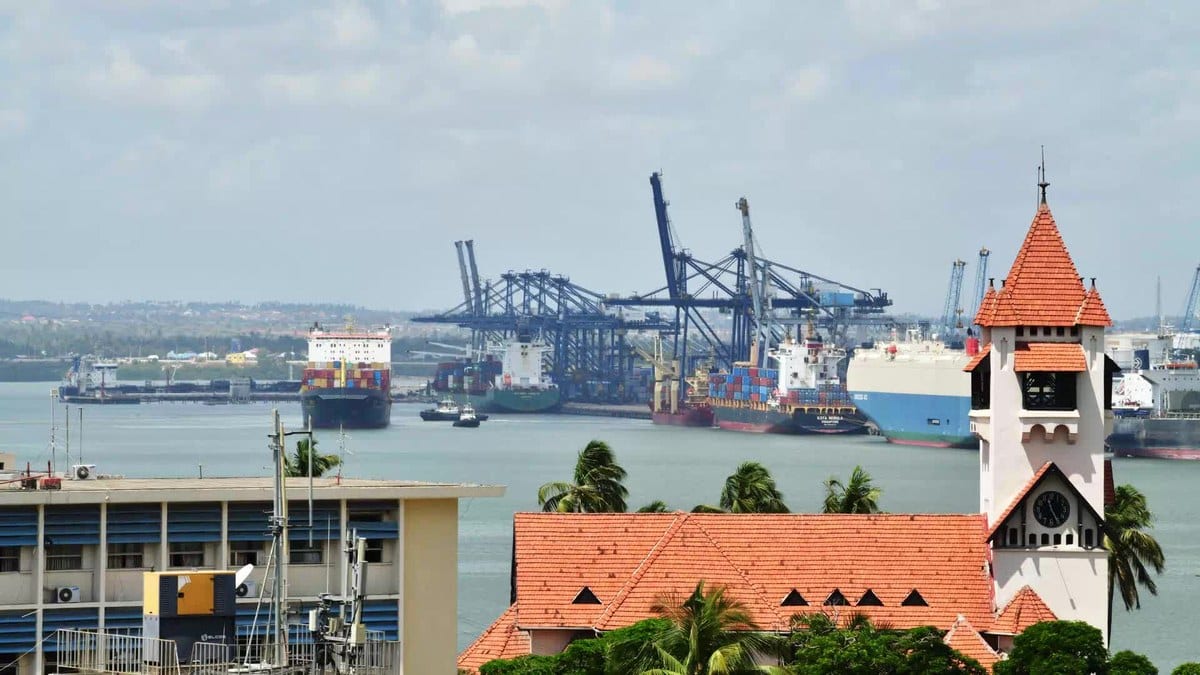 Calculating the landed cost of a machine from China: FOB price, freight, insurance, duty and port charges on one worksheet