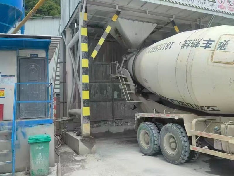 Batching plant and mixer truck on site